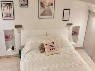 Pretty Harbor House with garden Apartment in Mandelieu-La Napoule