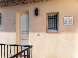 Apartment in Mallemort near Pont Royal Apartment in Mallemort