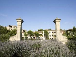 Apartment in Mallemort near Pont Royal Apartment in Mallemort
