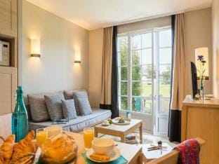 room house for 6 people Comfort Apartment in Normandy