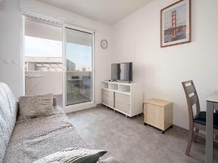 Seaside Apartment with Pool Apartment in Occitanie