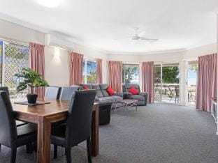 Beachside 2-Bed Apartment with Secure Parking Apartment in Hervey Bay