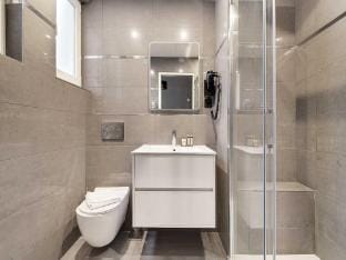 Modern apartment near Palais Garnier Apartment in Paris