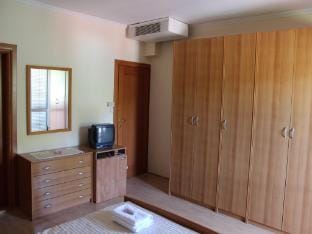 Guest House Villa Anggela - Triple room with Balcony and Garden View Apartment in Supetarska Draga