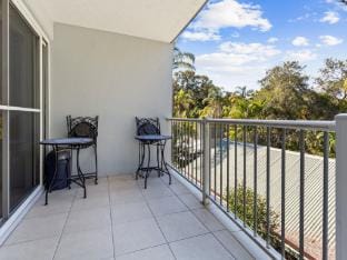 Spacious Esplanade Apartment with Rooftop Access Apartment in Hervey Bay