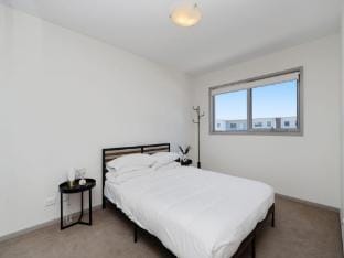 Elegant 2-Bed Apartment with Balcony Apartment in Canberra