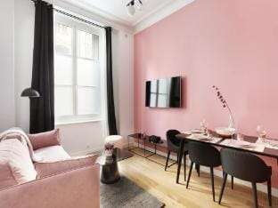 Charming apartment Louvre Museum  Concorde Apartment in Paris