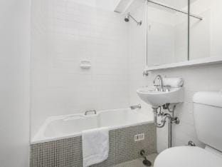 Stunning Ocean Views With Manly At Your Doorstep Apartment in Manly