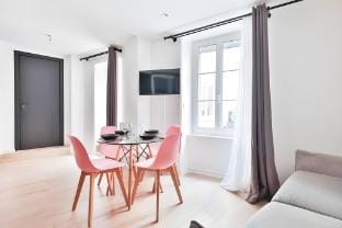 Elegant Stay Steps from Jardin du Luxembourg Apartment in Paris