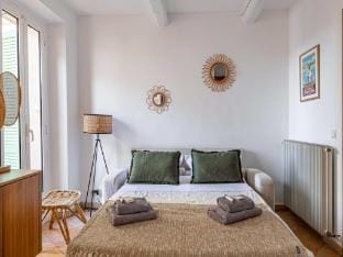 Charming apartment in the heart of Le Suquet. Apartment in Cannes