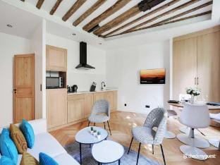 Magnificent apartment in Le Marais Apartment in Paris