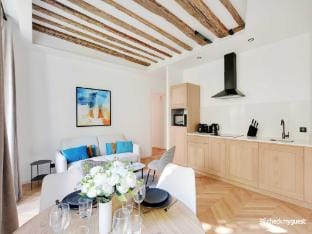 Magnificent apartment in Le Marais Apartment in Paris