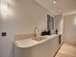 Sublime new flat Louvre Palais-Royal Apartment in Paris