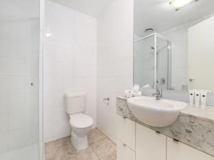Luxe 2-Bed Apartment with River Views Near Casino Apartment in Southbank