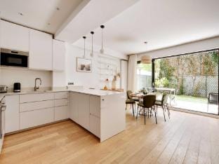 Passy  Eiffel Tower - Amazing 2BR with garden Apartment in Paris