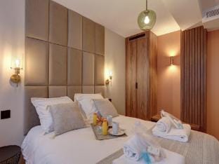 Apartment  AC Champs de Mars  Eiffel Tower by Studio Prestige Apartment in Paris