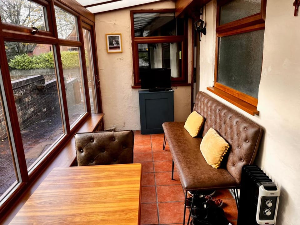 Squirrel Cottage Apartment in Stoke-on-Trent