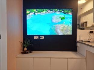 Modern|Stylish|Cozy Venice|BGC|Airport & Balcony Apartment in Makati