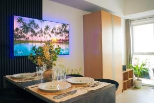 Upscale|Stylish|Cozy Near BGC View of Venice Canal Apartment in Makati