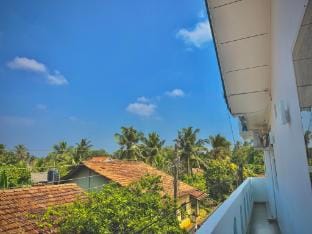 Jay Lux Apartments  5 min beach 15 mins to AirPort Apartment in Negombo
