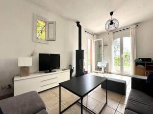 Houses  Villas for 6 People Apartment in La Londe-les-Maures