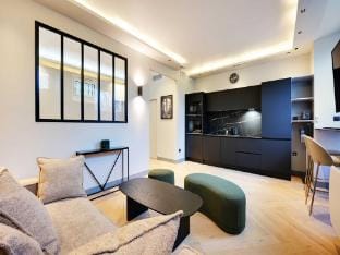 Elegant Home close to the Eiffel Tower Apartment in Paris