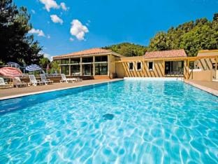rooms Essential 5 people Apartment in Gréoux-les-Bains