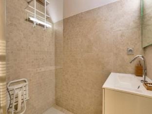 Apartment in Vars with Mountain Views  Pool Apartment in Provence-Alpes-Côte d'Azur