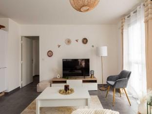 Charming Apartment  2BR4P - Near to Lyon Apartment in Caluire-et-Cuire
