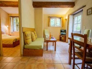 Holiday Home in Provence with Pool  Spa Apartment in Flayosc