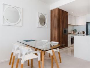 Bed with Amazing Views, Pool, Gym, BBQ  Parking Apartment in Canberra