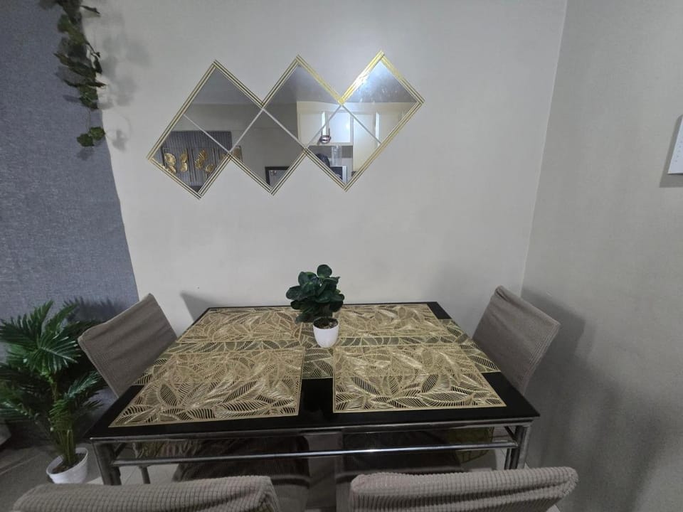 Newport Staycation Apartment in Pasay
