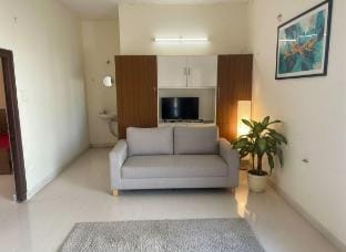Equipped 1BHK: Near ISB & Wipro Circle Gachibowli Apartment in Hyderabad