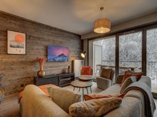 Chic Mountain Retreat with Balcony Apartment in Chamonix