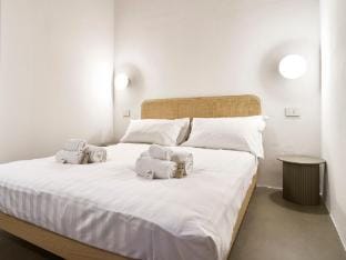 Design Apartment with Private Street Entrance Apartment in Milan