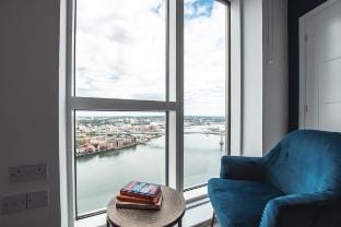The Itchen River Penthouse - River View Apartment in Southampton