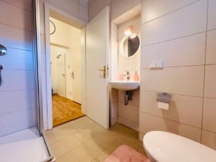 Großzügig, super zentral, mit Parkplatz! Apartment in Regensburg