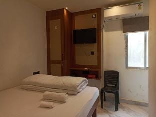 Orange Bricks Boutique Guest House (Delux AC)   -Park Street -  New Market. Vacation rental in Kolkata