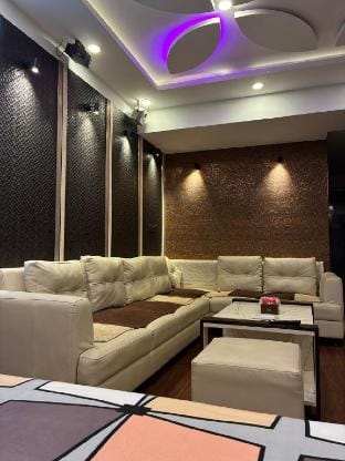 Luxury 1Bhk in kolkata_Xanadu apt & Pool near CC2 Vacation rental in Kolkata