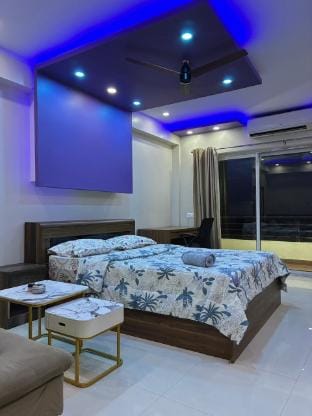 Luxury 1Bhk in kolkata_Xanadu apt & Pool near CC2 Vacation rental in Kolkata