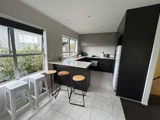 Upper floor 3 bedrooms 1 bathroom apartment Vacation rental in Auckland