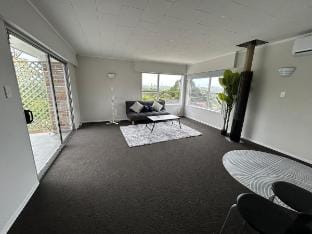 Upper floor 3 bedrooms 1 bathroom apartment Vacation rental in Auckland