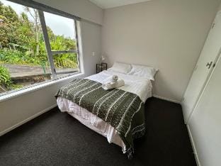 Upper floor 3 bedrooms 1 bathroom apartment Vacation rental in Auckland