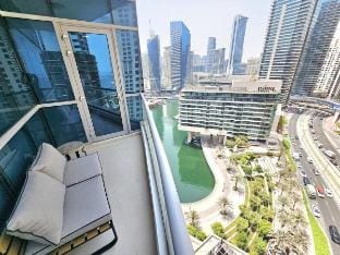 Sleek & Central | Modern Studio Vacation rental in Dubai