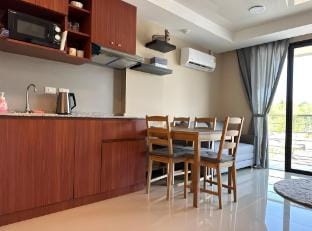 Lyn Rawai | Bright Mountain View 1BR near Ya Nui Vacation rental in Rawai