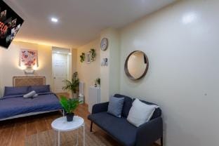 Cozy Modern Studio • Near Maginhawa & Katipunan Vacation rental in Quezon City