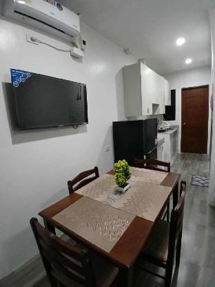 Gibbz Apartelle (Unit 104) Vacation rental in Bacoor