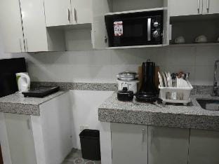Gibbz Apartelle (Unit 104) Vacation rental in Bacoor