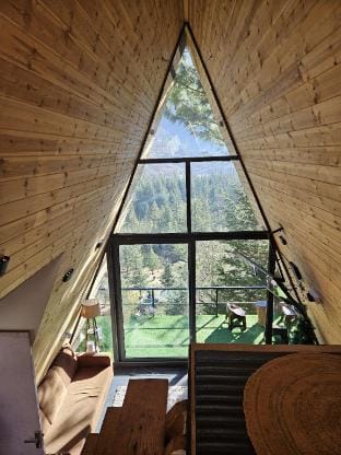 "Adishanoir Manali - Hilltop, 7 Falls & Valley" Vacation rental in Himachal Pradesh