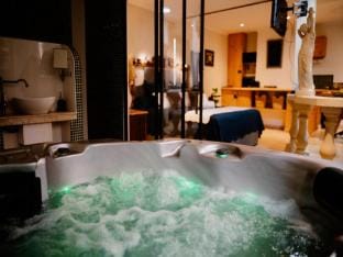Diane Jacuzzi Suite - First Concierge Vacation rental in Nimes